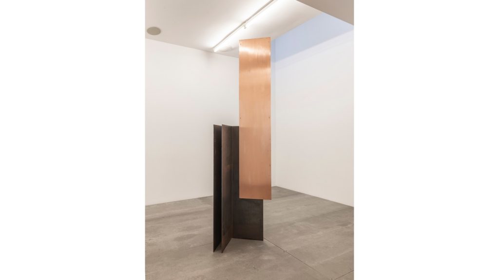 Cristina Massena - Contrapeso, 2021, Aço corten, cobre, 250 x 40 x 60cm