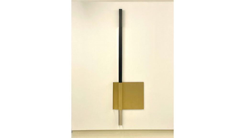 Cristina Massena - Desencontro, 2023, Aço inox polido e latão oxidado e escovado, 210 x 56,5 x 6cm