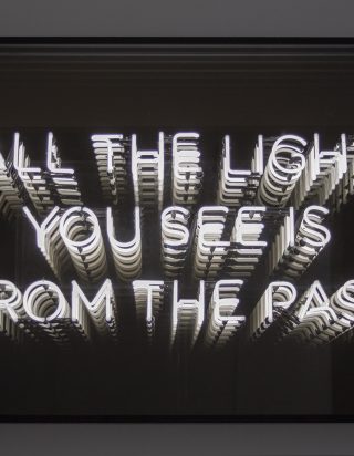 “All the light you see” de Alicia Eggert no Art Museum of the Southeast Texas